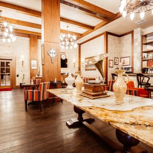 vintage-modern-restaurant-with-full-comfort.jpg